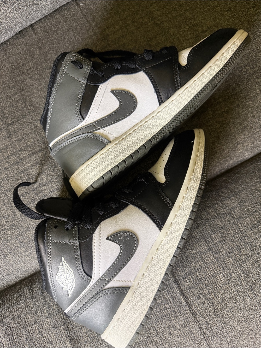 Youth Jordan mid ones